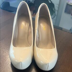 Dream Pairs Cream Patent Round-Toe Platform Pumps